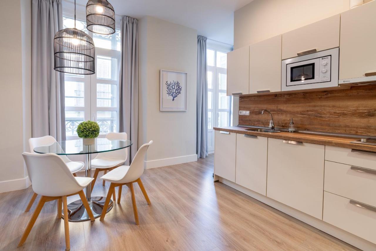 Urbe10 Angel Suites 1 Bedroom Apartment 3C マラガ エクステリア 写真